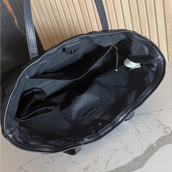 Lululemon Black Quilted Tote Bag (Damaged) - Picture 10 of 10